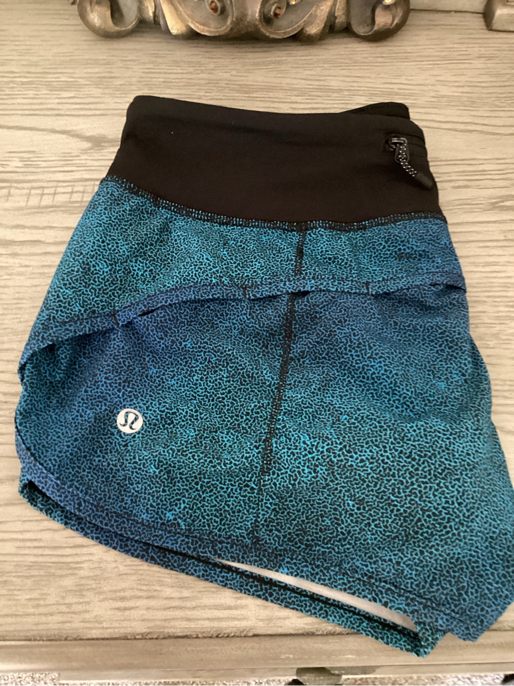 lululemon athletica Teal Blue Print Athletic Shorts with Black Waistband $FIRM!‎